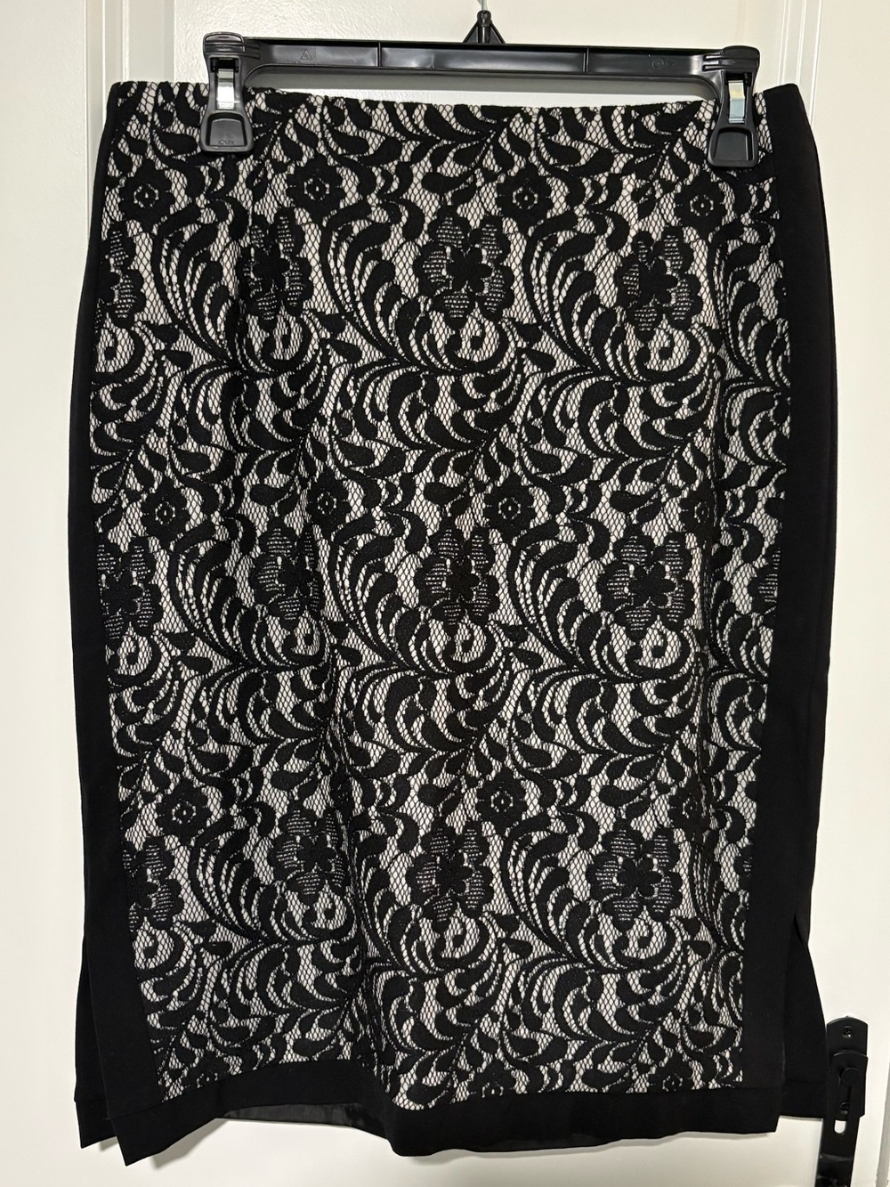 Worthington Black & Ivory Floral Lace Pencil Skirt Size 10